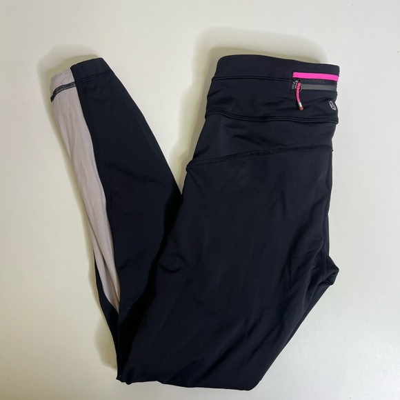 Lululemon Run: Pace Tight
Pinkelicious / Black / Parfait Pink - Size 6 - Picture 14 of 15